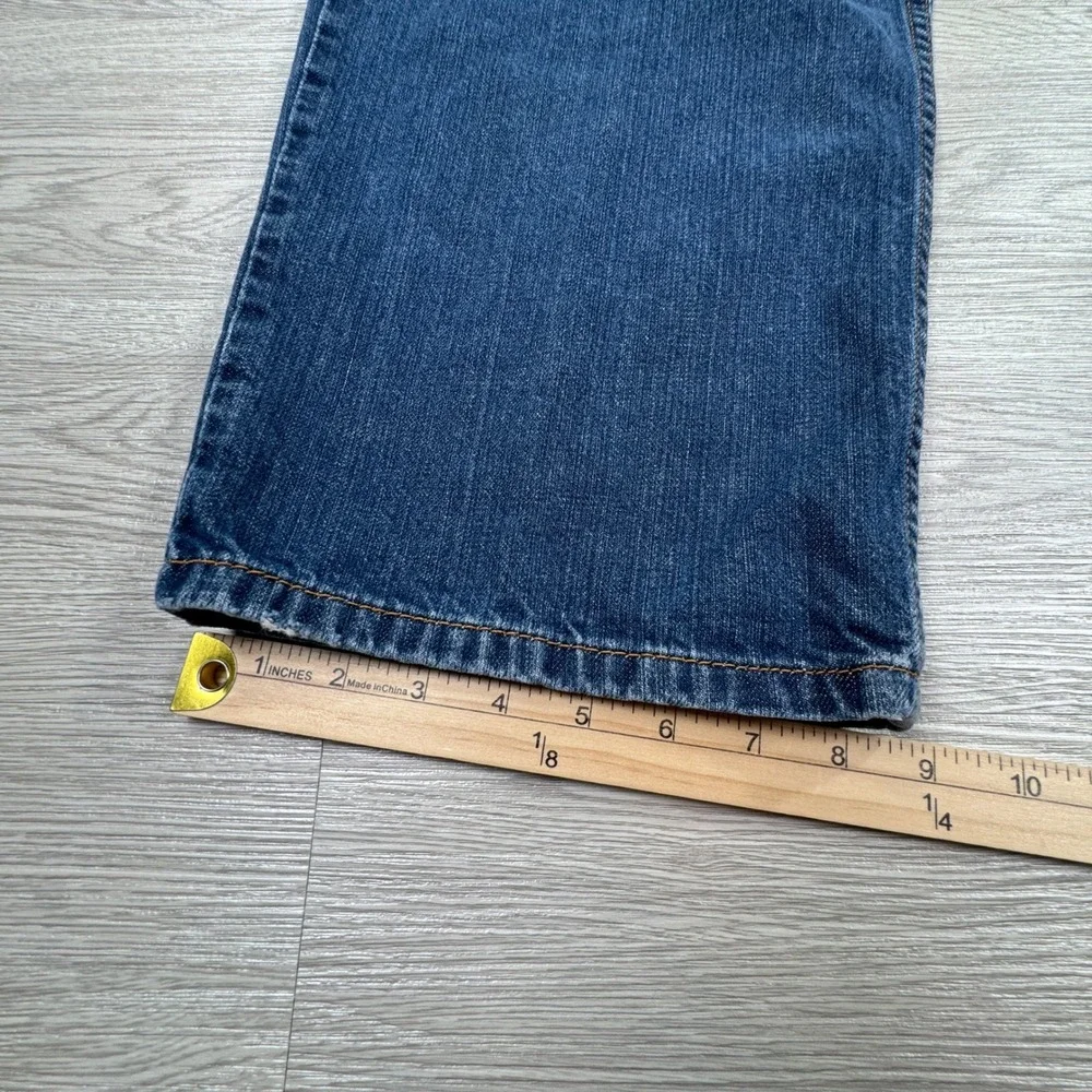 Levis orders ship